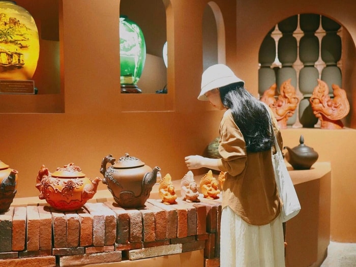 Bạn có thể để lại nhiều bức ảnh đầy nghệ thuật bên cạnh các tác phẩm